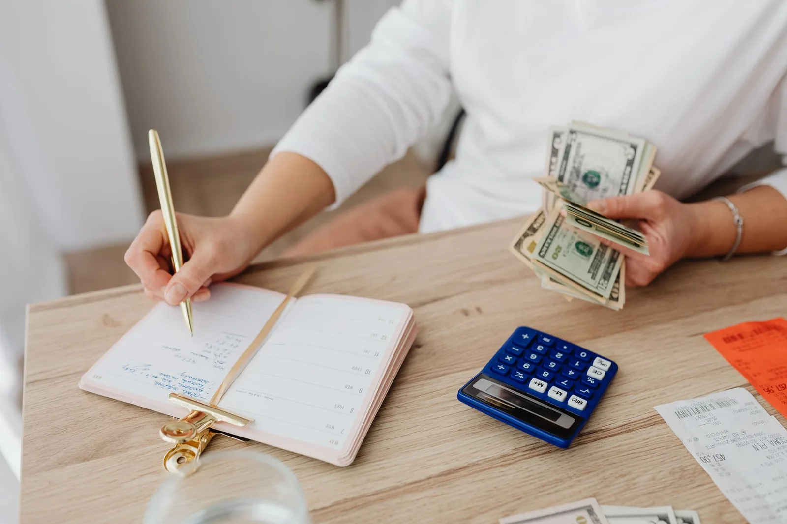 Người phụ nữ châu Á lập kế hoạch lấy lại tự chủ tài chính